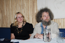 Audroniaus Žygavičiaus nuotraukoje: Snieguolė Dikčiūtė ir Andrius Kulikauskas - vieni iš "Sostinės dienų" kūrybinės komandos narių